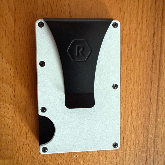 The Ridge Wallet w/ Apple AirTag Money Clip Accessory - Polar White NWOT - Picture 9 of 12